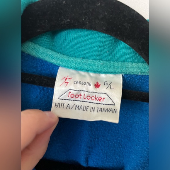 Vintage Foot Locker Sweater - Picture 3 of 3